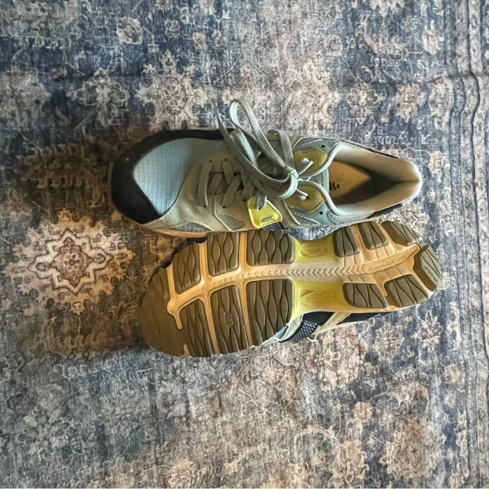 ASICS Gel-MC Plus sneaker in the 'Smoke Blue Lichen Rock' colorway - Picture 3 of 4